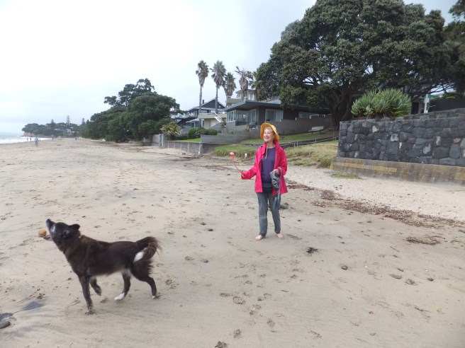 khymer-catching-ball